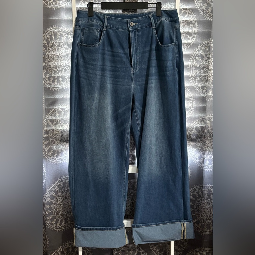 NWOT Halara Rolled Hem Wide Leg